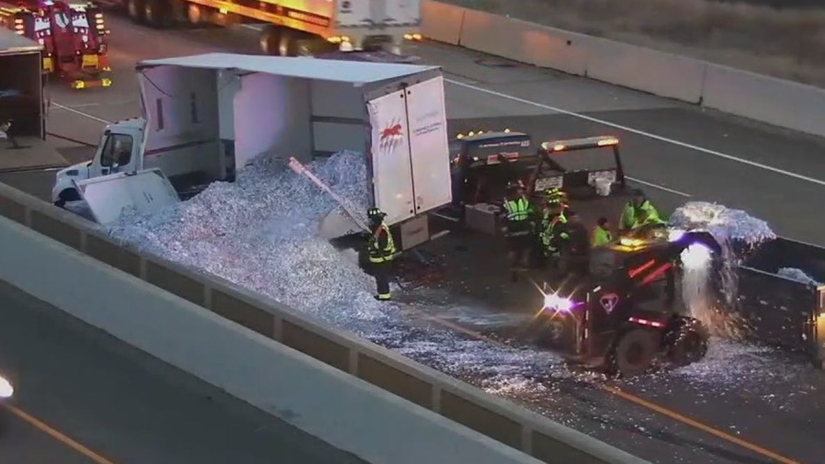 I-41 truck crash, spillage in Kenosha County
